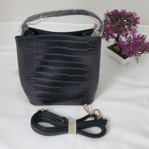 Aota Elena Bucket Bag black.
